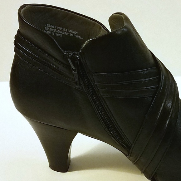 BORN Black Leather Stacked Heel Booties Size 11 - Picture 7 of 8